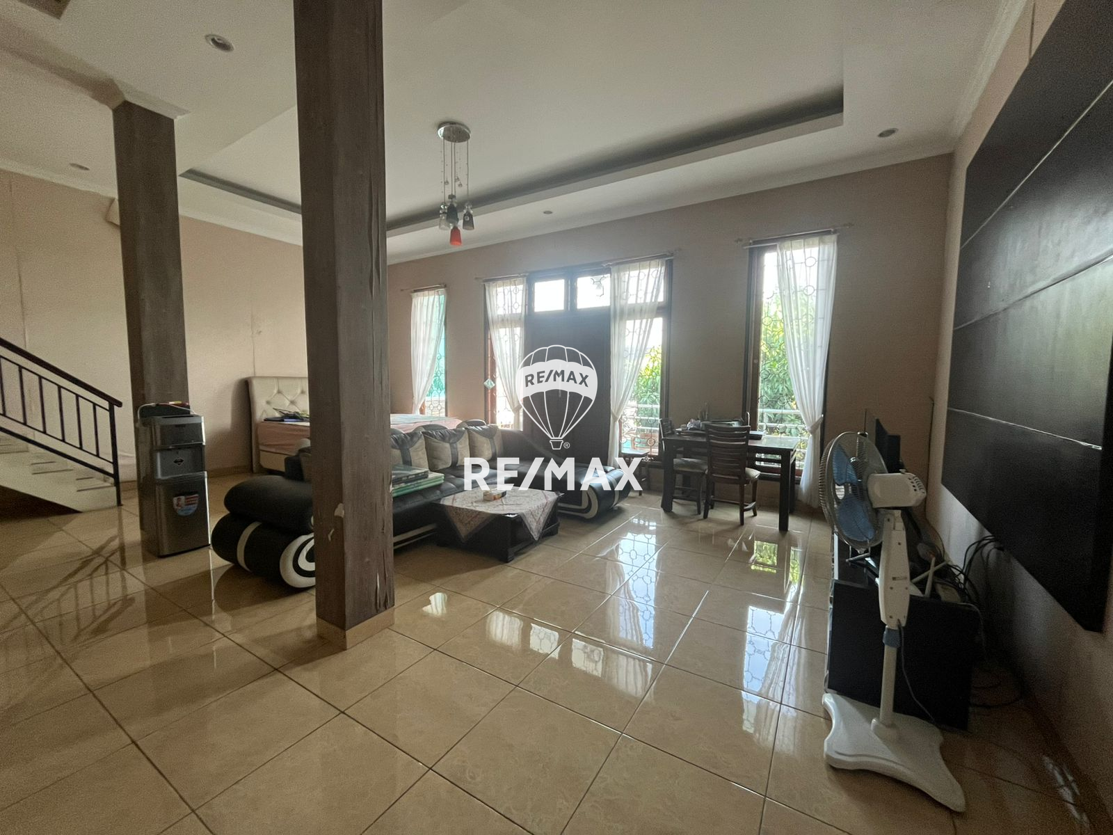 Dijual Rumah Full Furnished di Cluster Baverly Lippo Cikarang